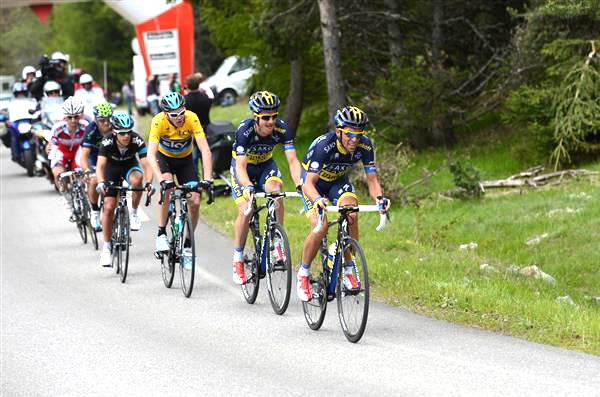 Alberto Contador lead Michael Rogers